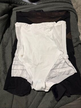 Honeylove Shapewear 1X mid thigh bodysuit in black Queen brief shorts in white